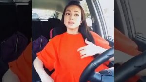 Девушка рассказывает Про блузку анекдот ;-D