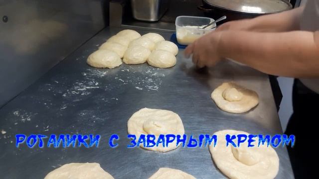 Пирожки сдобные печеные с капустой. Булочки сладкие. (파이pai) смотреть онлайн