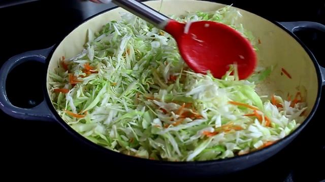 Solyanka, Russian stewed cabbage with smoked sausage. NOT to be confused with Solyanka, the soup. смотреть онлайн