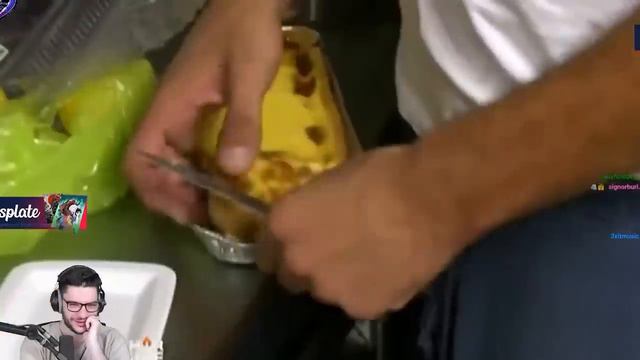LE CUISINIER EST COMPLETEMENT BOURRÉ DANS LA CUISINE ! (c'est un gros fêtard) смотреть онлайн