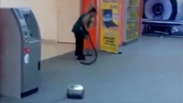 Смешное видео. Тема: пылесос!? смотреть онлайн