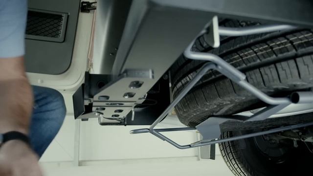 Mercedes-Benz Sprinter | How To Remove The Spare Tire смотреть онлайн