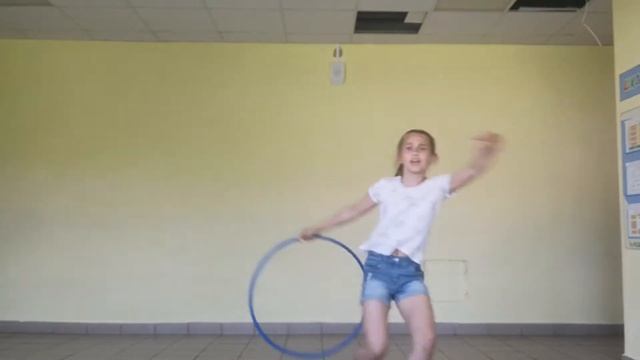 танец художественная гимнастика с двумя обручеми смотреть онлайн