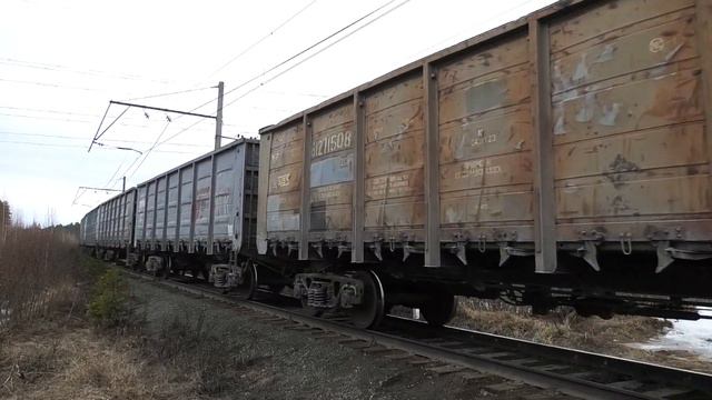 "Снова она". 2ЭС6-570 "Синара" с грузовым поездом смотреть онлайн