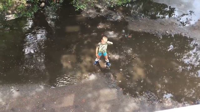 Когда очень хочется побродить по лужам. смотреть онлайн