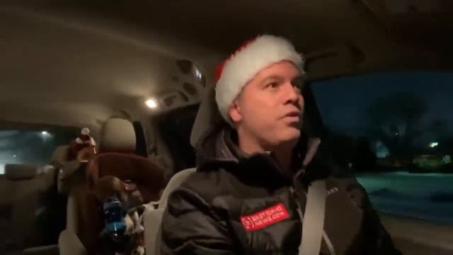 Emergency Last minute Secret Santa delivery! смотреть онлайн