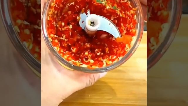 Гаджет для кухни Компактный приборчик для измельчения продуктов #shorts смотреть онлайн