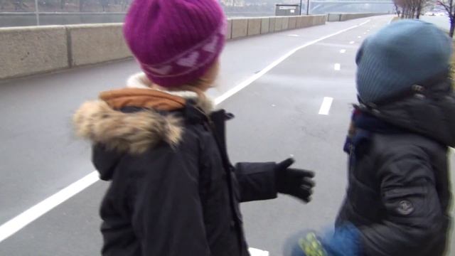 Ульяна Андрейковская учит Филиппа рисовать сову смотреть онлайн