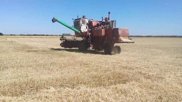 нива ск - 5 уборка ячменя комбайн заканчивает загонку смотреть онлайн