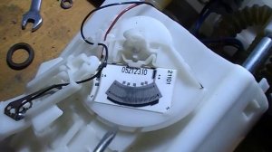 Стрелка уровня топлива всегда показывает полный бак - Приора