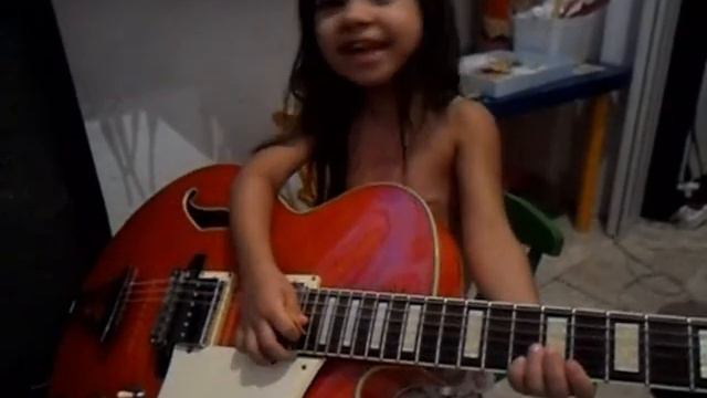 Laura Ximenes guitar girl cantando ao som de uma semi acustica!!! смотреть онлайн