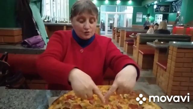 Большая, нууу оооочень большая пицца. смотреть онлайн