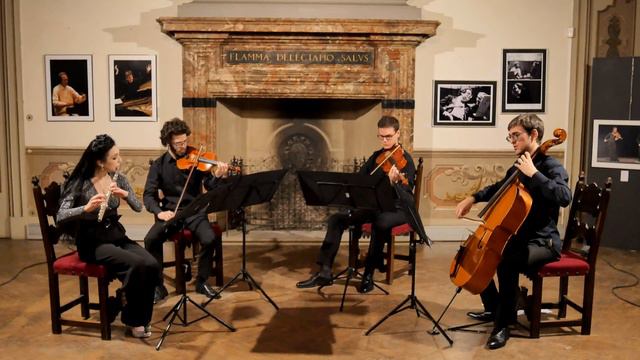 W.A.Mozart - Flute quartet in G Major K285a - Quartetto Rebus смотреть онлайн