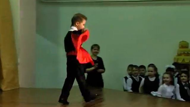 В 56 школе станцевали гавайский танец смотреть онлайн