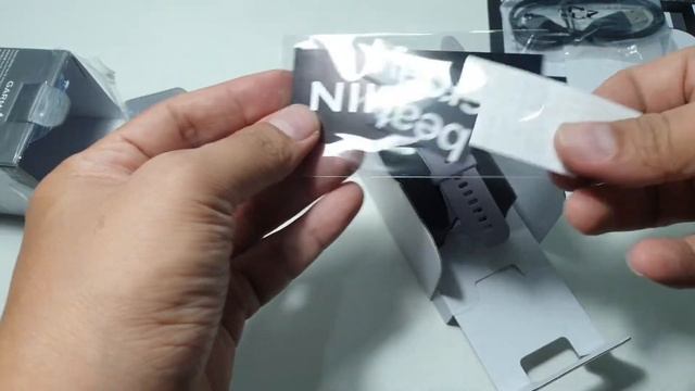 Garmin Venu SQ Unboxing смотреть онлайн