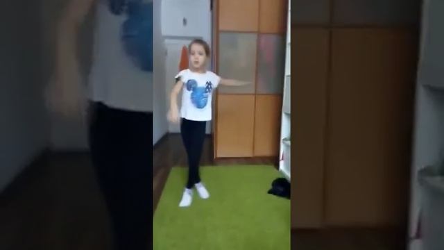 Мой танец под песню "Кружит" смотреть онлайн