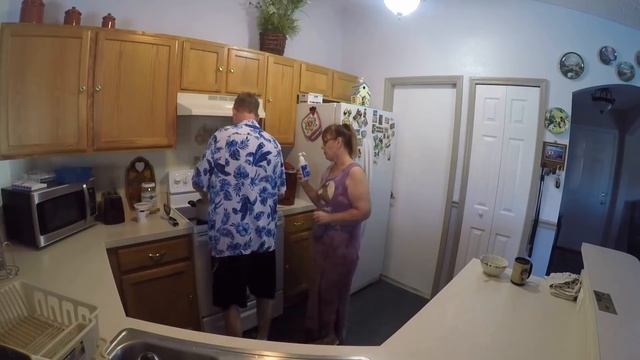 1156.США.ПОЛУЧИЛИ ПЕРЕВОД $1000000 !! ДАНИЕЛ РУЛИТ НА КУХНЕ!! Lyubov Reed смотреть онлайн