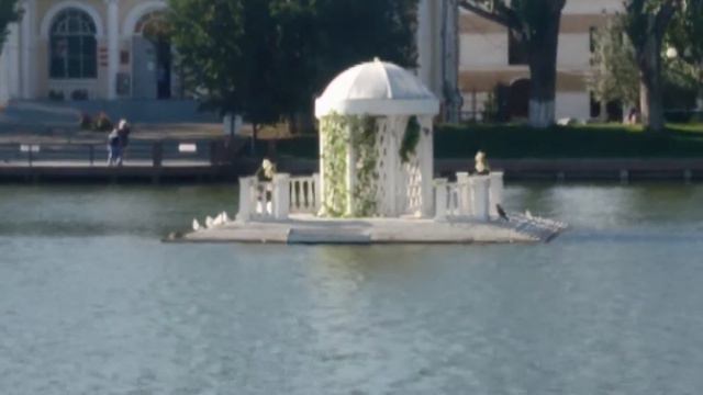Астрахань. Лебединое озеро 😍 смотреть онлайн