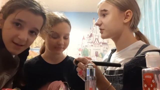 меня накрасили Камилла и Медина 😂🤯оценевайте чей макияж лучше, с закрытыми глазами 𝕍𝕊 с открытыми смотреть онлайн