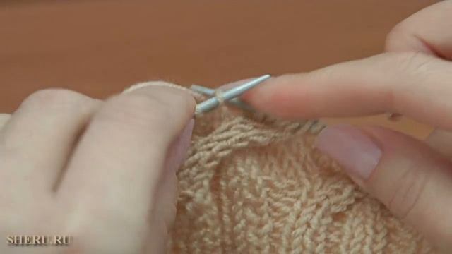 Вязание спицами оригинальной шапки. смотреть онлайн