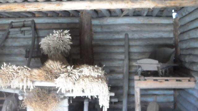 Во дворе дома крестьянина - середняка 19 века. смотреть онлайн