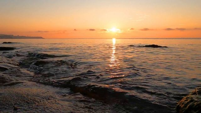Энергия рассвета. Шум моря. Шум волн. Энергия. Морской прибой. #море #морскойприбой #рассвет смотреть онлайн