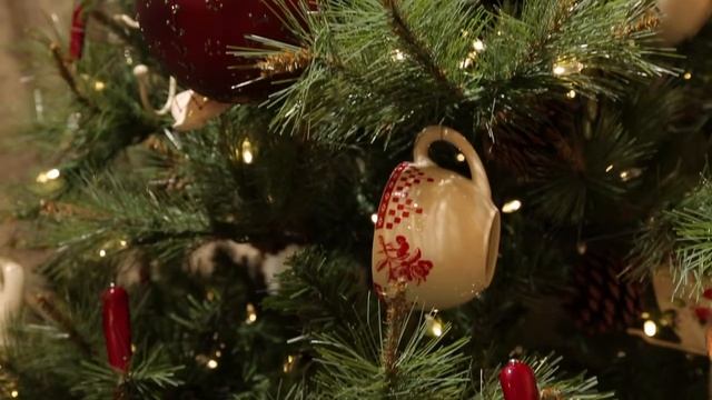 Интерьер в деталях. Украшение новогодней елки. смотреть онлайн