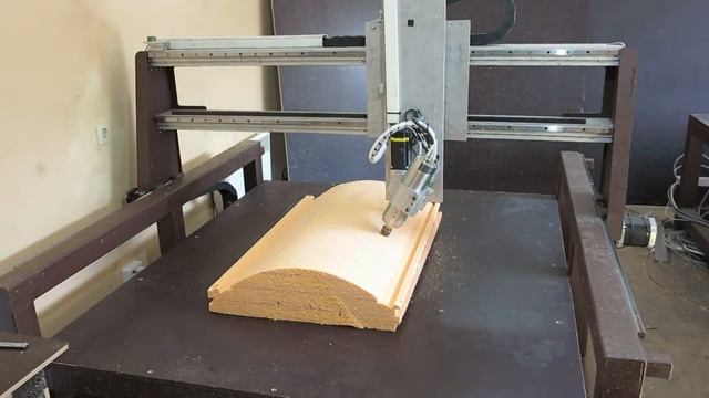 Фрезерный станок с поворотным шпинделем. Обработка радиусных фасадов смотреть онлайн