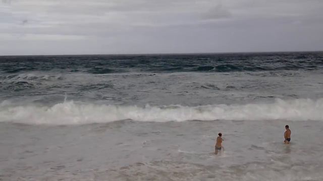 Волны в начале ноября на пляже Карон, Пхукет смотреть онлайн