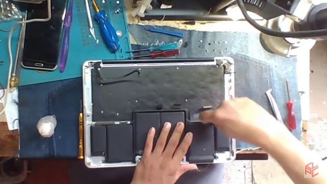 How to remove Macbook A1502 motherboard and Battery смотреть онлайн