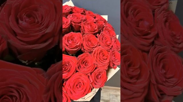 Букет 25 красных роз Ред Наоми. Букет №94. #доставкацветов #букетыназаказ #розы #roses #flowers смотреть онлайн