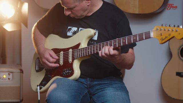 Fender Custom Shop B3 Bass VI Journeyman Aged Vintage White played by Tom Punt | Demo смотреть онлайн