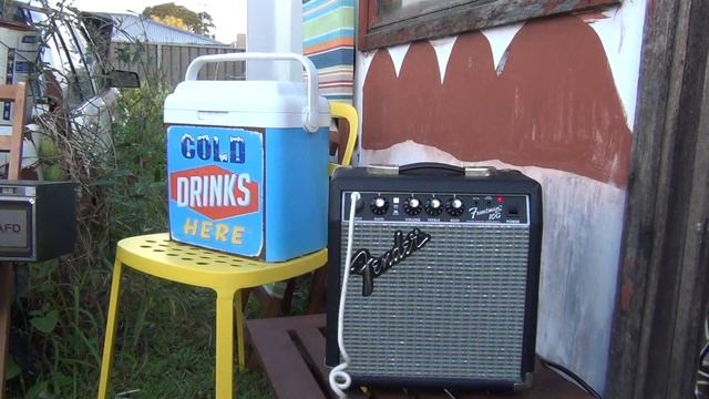Fender 10g Guitar Amp* some say it sucks but i think it rocks hey :) смотреть онлайн