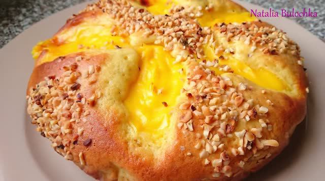 Невероятно вкусно! Сочный мягкий рассыпчатый пирог с кремом к чаю. смотреть онлайн