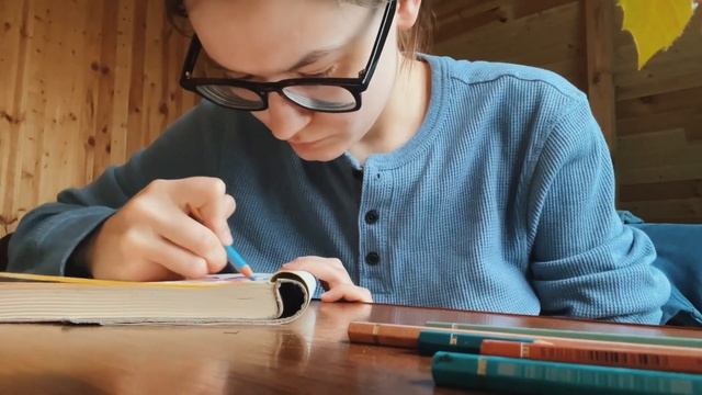 выходные на даче / много рисования и кота смотреть онлайн