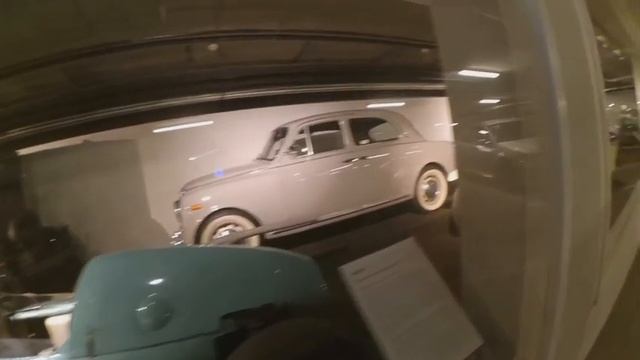 Мы в Гааге. Самый крутой автомобильный музей! смотреть онлайн