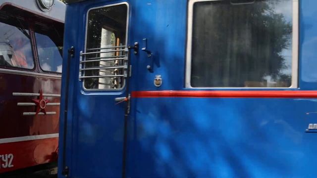 Тепловоз ТУ2-152 с пассажирским поездом смотреть онлайн