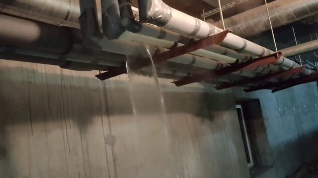 Ремонт ППР трубы в подвале. Потекла труба ГВС. Замена полипропиленовой трубы. Сантехник Сестрорецк. смотреть онлайн