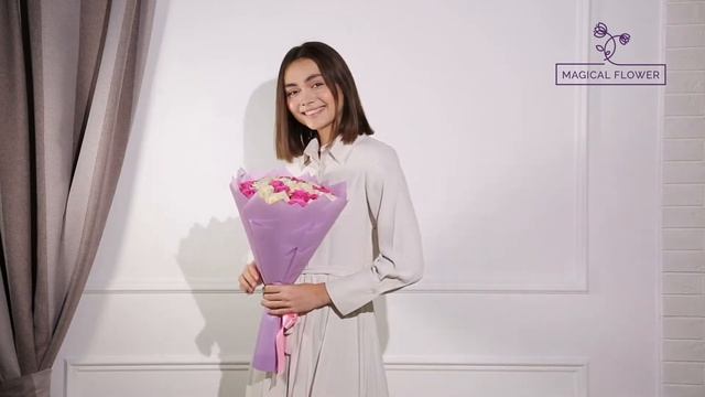 25 разноцветных роз 60 см 