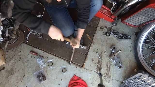 Обслуживание рулевой колонки мотоцикла Suzuki VS Intruder. смотреть онлайн