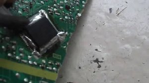 как выпаять smd микросхему паяльником