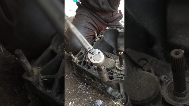 Испытание резьбовой вставки М10 шаг 1,5 алюминий смотреть онлайн