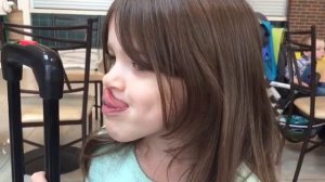 Саша достает языком до носа