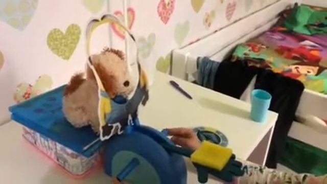 Соня и Петя играют в игру «пирог в лицо» смотреть онлайн