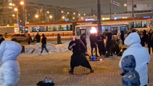 "Фаер - шоу" возле метро "Проспект Просвещения" Декабрь 2023 смотреть онлайн