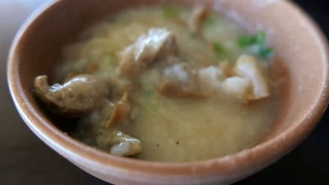 Вьетнамская УЛИЧНАЯ Еда - Рамэн с Гигантским ИЗОПОДОМ, Сашими из Гигантского МОЛЛЮСКА Геодака...