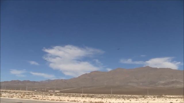 Two GIANT SCALE B-52 Stratofortresses: CRASH LANDING! Warbirds and Classics Event, Las Vegas 2017 смотреть онлайн