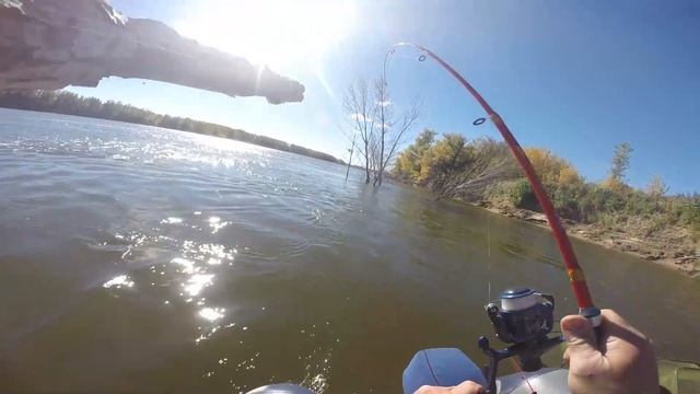 Осенняя рыбалка в Астраханской области. Октябрь 2018. Протока Фурсова. Часть 3/3. смотреть онлайн