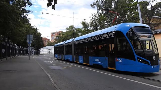 Москва. Трамвай «Витязь» 31041 маршрута №7 у пл. Борьбы. 16 июля 2022 смотреть онлайн
