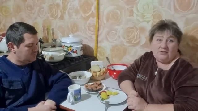 А у нас мукбанг. Посидим , поедим ,поговорим ! смотреть онлайн